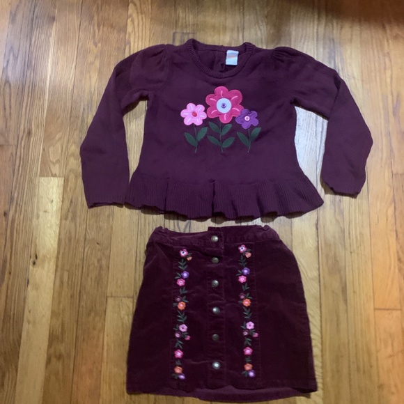 Sweater and skirt set - Picture 2 of 2